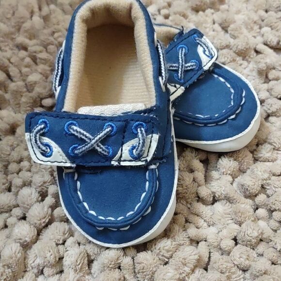 Baby boat shoes, new without box, velcro fastener Navy sueded material - Picture 3 of 4